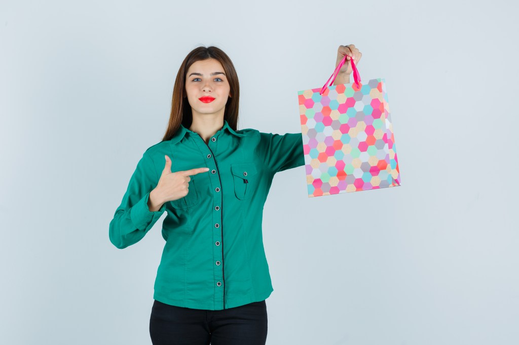 Eco Packaging in the UAE: A Closer Look at Non-Woven, Paper, Cotton, and Reusable&nbsp;Bags